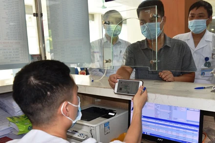 Đăng ký khám, chữa bệnh bảo hiểm y tế tại Bệnh viện đa khoa Hà Đông qua ứng dụng VssID.