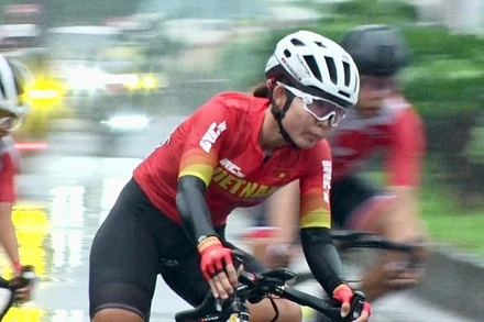 Nữ VĐV Việt Nam xuất sắc dẫn đầu đoàn đua giành Huy chương vàng; Ảnh: NGUYỄN TUẤN.