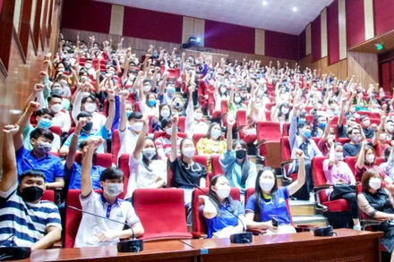 Các tình nguyện viên của Trường đại học Hạ Long sẵn sàng phục vụ SEA Games 31.