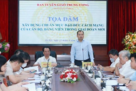 Đồng chí Lê Hải Bình, Ủy viên Dự khuyết Trung ương Đảng, Phó Trưởng Ban Tuyên giáo Trung ương chủ trì toạ đàm. (Ảnh: Phương Hoa/TTXVN)