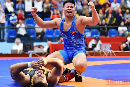 Các vận động viên Việt Nam có ngày thi đấu áp đảo các đối thủ tại nội dung vật cổ điển.