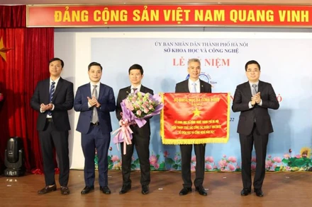 Sở Khoa học và Công nghệ Hà Nội nhận Cờ thi đua xuất sắc của Bộ Khoa học và Công nghệ.