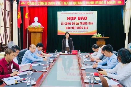 Quang cảnh họp báo giới thiệu lễ công bố và trưng bày 12 bảo vật quốc gia, sáng 6/5.