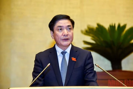 Tổng Thư ký Quốc hội Bùi Văn Cường trình bày Tờ trình về dự kiến Chương trình giám sát của Quốc hội năm 2023. (Ảnh: LINH NGUYÊN)