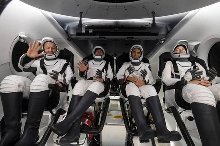 Bốn nhà du hành thuộc phi hành đoàn Crew-3 trở về Trái đất an toàn sau khi hoàn tất sứ mệnh khoa học kéo dài 6 tháng trên Trạm vũ trụ quốc tế (ISS). Ảnh: NASA