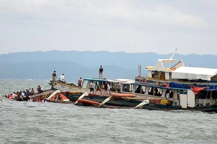 Hình ảnh một vụ lật phà tại Philippines năm 2015. (Ảnh: Reuters)