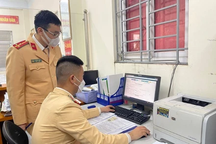 Cục Cảnh sát giao thông đề nghị Cục Đăng kiểm Việt Nam nghiên cứu, cho phép những xe ô-tô mà chủ xe có trụ sở hoặc thường trú tại các huyện đảo thì được phép kiểm định (lần đầu) trước khi thực hiện công tác đăng ký.