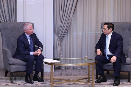 Thủ tướng Phạm Minh Chính tiếp ông Charles Kaye, Giám đốc điều hành Tập đoàn Warburg Pincus.