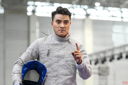 Vũ Thành An giành Huy chương Vàng sau chiến thắng 15-7 trước vận động viên người Thái Lan. (Ảnh: THÀNH ĐẠT)