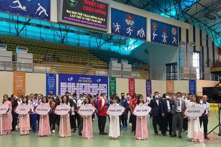 Toàn cảnh lễ khai mạc.