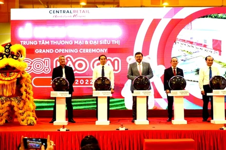 Khai trương, đưa siêu thị lớn nhất ở Lào Cai vào hoạt động.