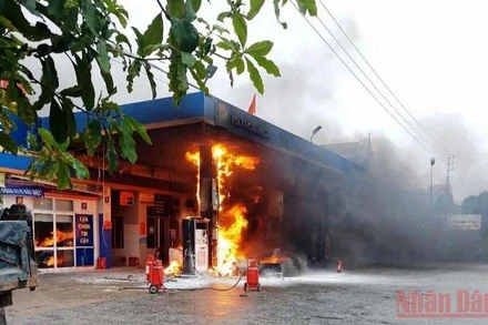 Tại hiện trường nơi xảy ra vụ cháy. (Ảnh: TH)