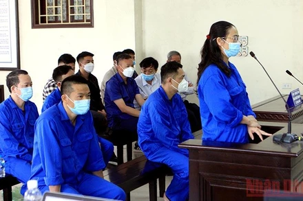 Các bị cáo tại phiên tòa xét xử sơ thẩm. (Ảnh: MAI TÚ) 