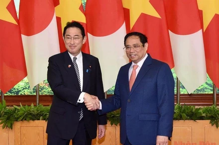 Thủ tướng Phạm Minh Chính và Thủ tướng Nhật Bản Kishida Fumio. (Ảnh: TRẦN HẢI)