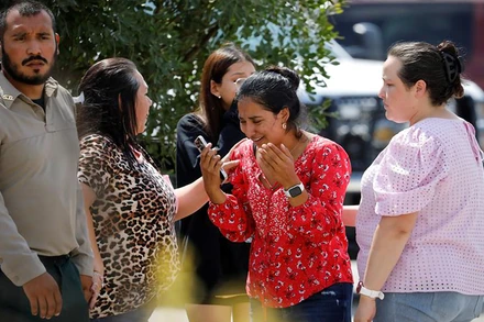 Hình ảnh vụ xả súng đẫm máu tại Trường tiểu học Robb của Mỹ