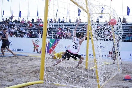 Khoảnh khắc bóng ném bãi biển Việt Nam chiến thắng trận mở màn