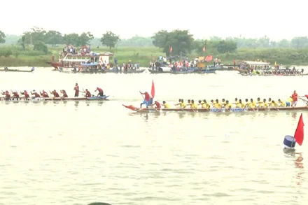 Các đội nỗ lực thi đấu.