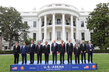 Tổng thống Hoa Kỳ Joe Biden và lãnh đạo các nước ASEAN. (Ảnh: Dương Giang/TTXVN)