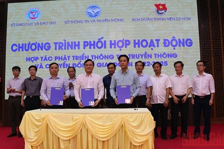  Lễ ký kết Biên bản ghi nhớ hợp tác phát triển thông tin-truyền thông và chuyển đổi số giai đoạn 2022-2025