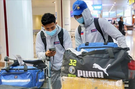 Các cầu thủ U23 Philippines tại sân bay Nội Bài. 