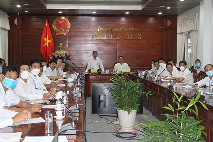 Chủ tịch UBND tỉnh Hậu Giang Đồng Văn Thanh chỉ đạo tại buổi làm việc.