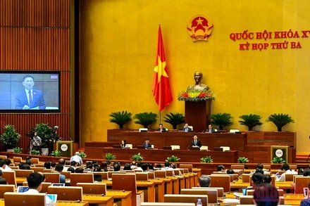 Bộ trưởng Tài chính Hồ Đức Phớc giải trình, làm rõ một số ý kiến đại biểu Quốc hội nêu trong phiên thảo luận, chiều 27/5. (Ảnh: KHOA NGUYÊN)