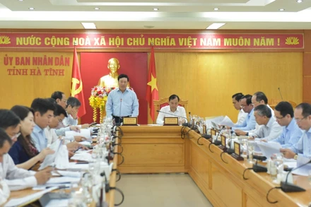 Phó Thủ tướng Thường trực Chính phủ Phạm Bình Minh yêu cầu các địa phương thực hiện cấp bách các giải pháp đẩy nhanh tiến độ giải ngân nguồn vốn đầu tư công.