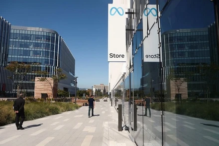 Cửa hàng bán lẻ thiết bị thực tế ảo của Meta Platforms tọa lạc tại thị trấn Burlingame, bang California, Mỹ. (Ảnh: Reuters)