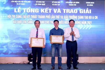 Trao giải Nhất cho nhóm tác giả Phần mềm ePORT và Smartgate.