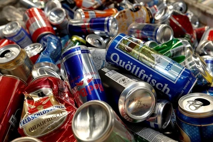 Các lon nước giải khát bằng nhôm được tập kết tại công ty tái chế Metallum ở Regensdorf, Thụy Sĩ, ngày 2/8/2018. (Ảnh: Reuters)