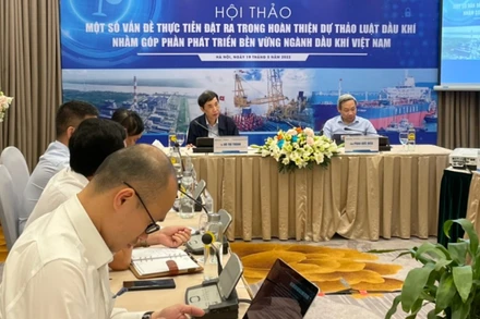 Các chuyên gia đóng góp nhiều ý kiến hoàn thiện dự án Luật Dầu khí sửa đổi trình Quốc hội tại Kỳ họp thứ 3.