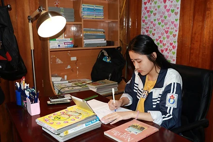 Học sinh ôn thi trong chặng "nước rút". (Ảnh minh họa: NGUYỄN TÀI)