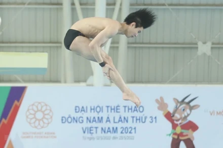 Tuyển thủ Nguyễn Tùng Dương luyện tập. (Ảnh: TTXVN)