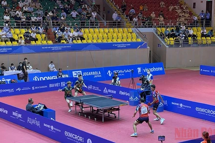 Trận chung kết bóng bàn SEA Games 31 nội dung đôi nam giữa các vận động viên Philippines và Singapore.