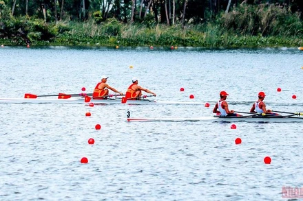 Các trận đấu vòng loại môn Đua thuyền Rowing tại Khu huấn luyện đua thuyền thành phố Hải Phòng sáng 9/5.