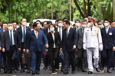 Thủ tướng Nhật Bản Kishida Fumio đã có nhiều hoạt động quan trọng trong chuyến thăm chính thức Việt Nam. (Ảnh: TRẦN HẢI)