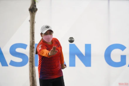 Các vận động viên đội tuyển Bi sắt Việt Nam trong buổi tập luyện cuối cùng trước khi giải đấu chính thức diễn ra. (Ảnh: SƠN BÁCH)