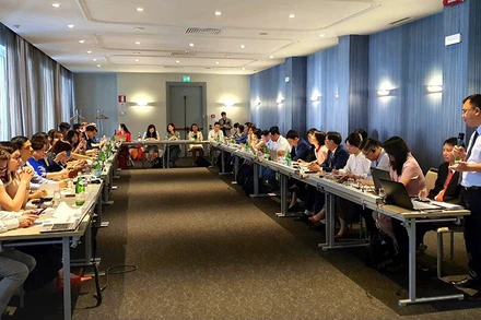 Các đại biểu tham dự hội thảo.