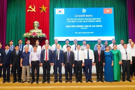 Các đại biểu tại lễ khởi động dự án.