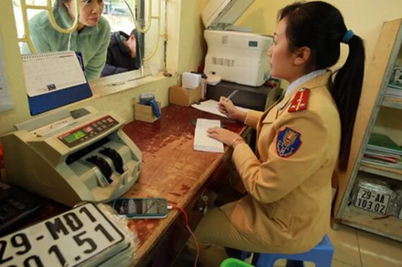 Từ 21/5, người dân có thể đến Công an xã nơi thường trú để làm thủ tục đăng ký, cấp biển số xe mô-tô.