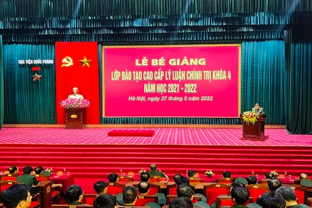 Quang cảnh lễ bế giảng.