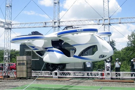 Ô-tô bay là loại phương tiện lai giữa máy bay không người lái và trực thăng. (Ảnh: Kyodo)
