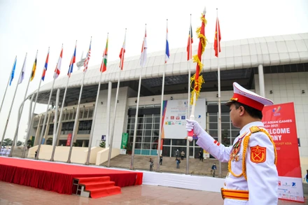 Lễ thượng cờ tại sân vận động Quốc gia Mỹ Đình diễn ra sáng 11/5. (Ảnh: THÀNH ĐẠT)