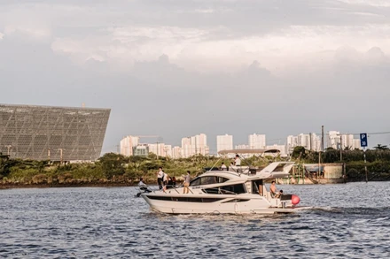 “Du thuyền trên sông Sài Gòn” trở thành sản phẩm du lịch độc đáo của Thành phố Hồ Chí Minh trong dịp lễ 30/4 và 1/5.