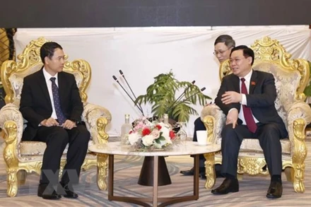 Chủ tịch Quốc hội Vương Đình Huệ tiếp ông Malaythong Kommasith, Chủ tịch Kiểm toán Nhà nước Lào. (Ảnh: Doãn Tấn/TTXVN)