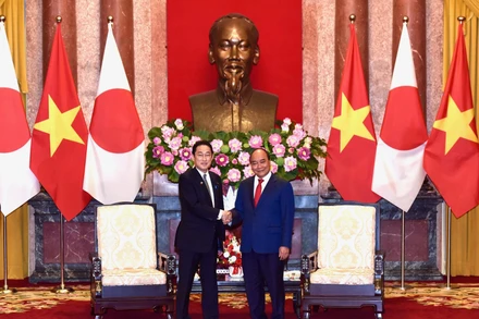 Chủ tịch nước Nguyễn Xuân Phúc tiếp Thủ tướng Nhật Bản Kishida Fumio