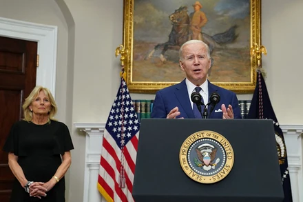 Tổng thống Joe Biden phát biểu về vụ xả súng tại Texas ngay sau khi trở về Washington sau chuyến công du châu Á. (Ảnh: Reuters)