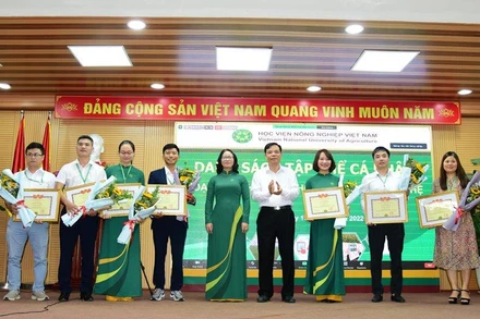 Vinh danh các giảng viên Học viện nông nghiệp có thành tích cao trong giảng dạy và nghiên cứu khoa học.