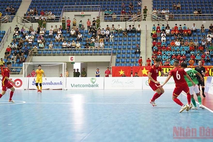 Trận thi đấu giữa đội tuyển Futsal Việt Nam và Indonesia.