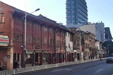 Phố Nam Hoa Sơn, thành phố Côn Minh, Trung Quốc.